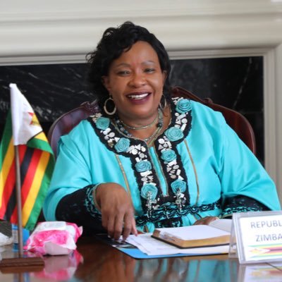 First Lady meets Doma teenage mothers