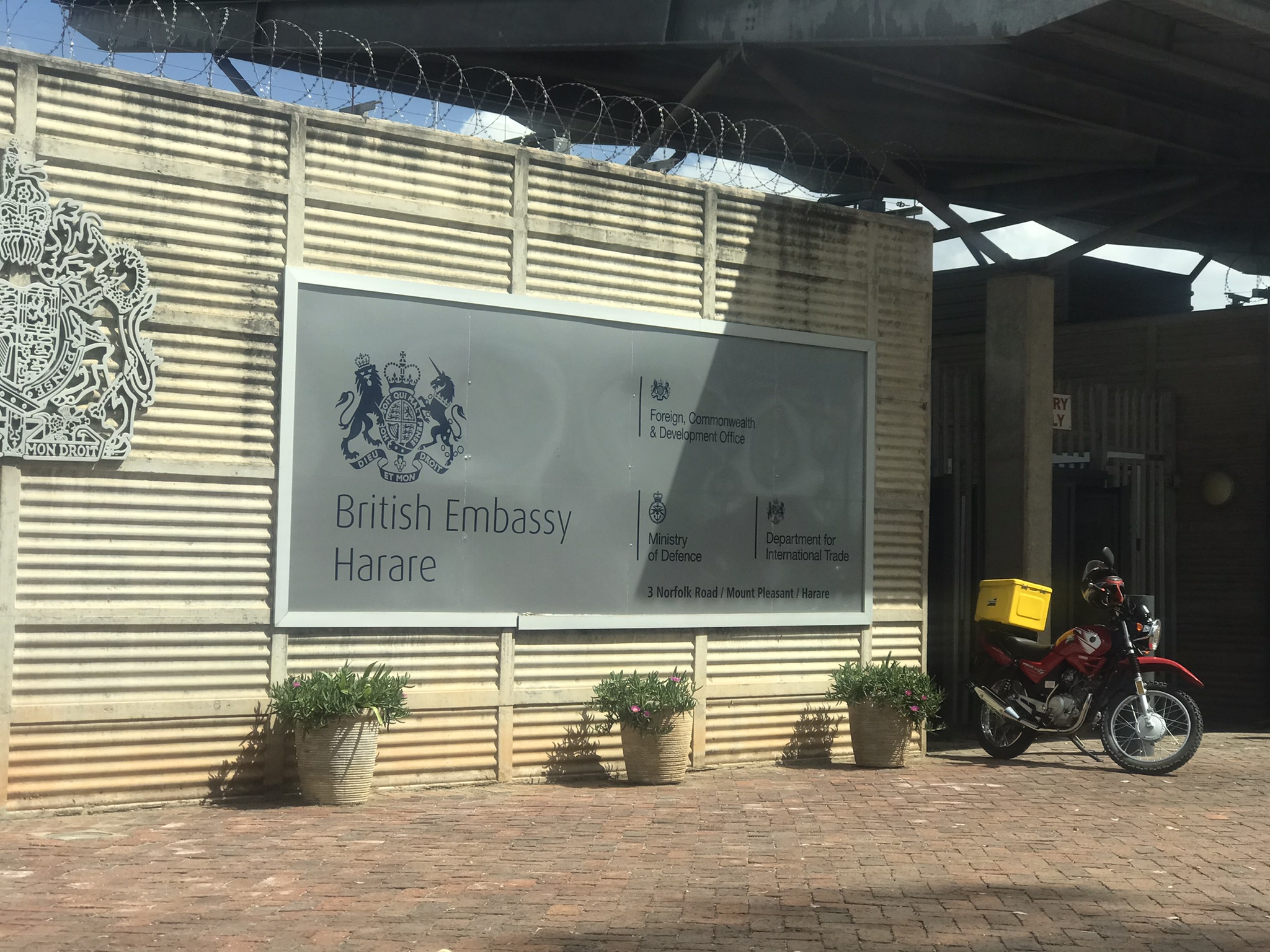 Two British companies keen to set up massive solar plants in Zi