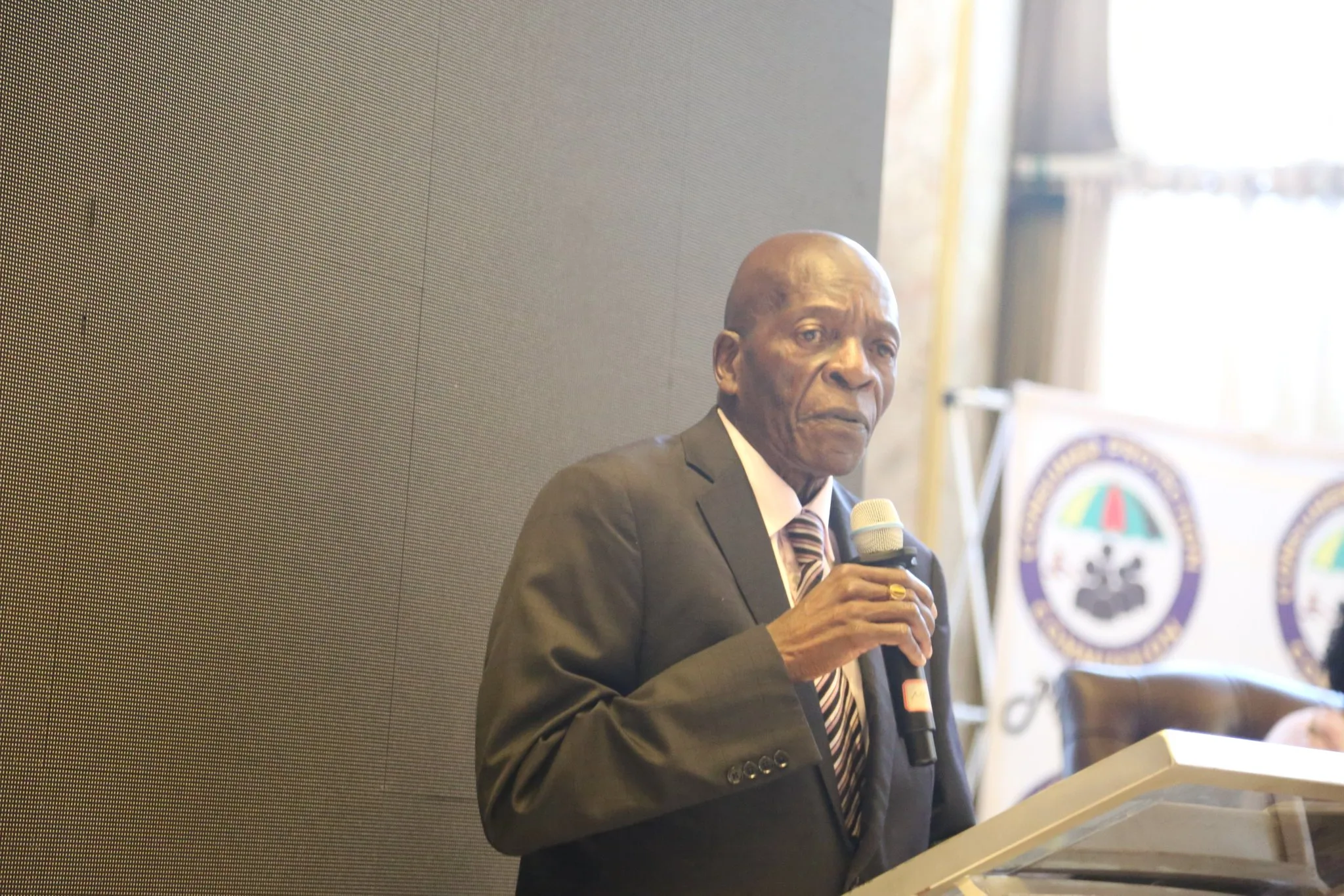 President Mnangagwa Donates Tablets to Harare Metropolitan Junior Parliamentarians