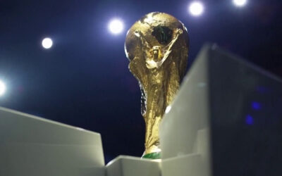 Argentina stun England to reach World Cup final