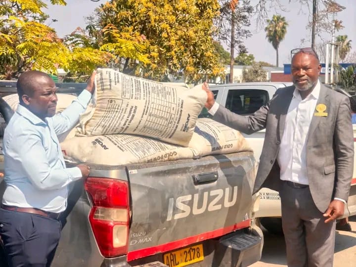 Chief Murinye donates to Masvingo hospital
