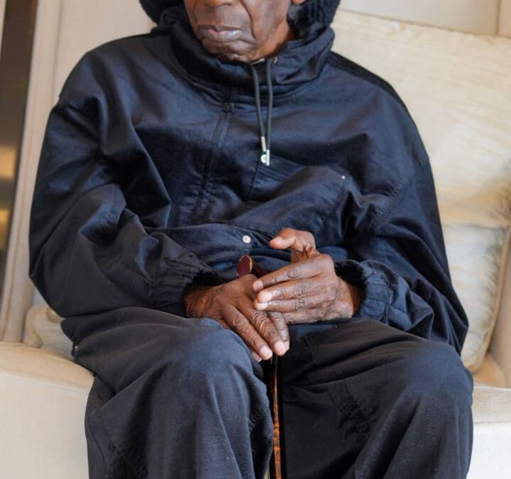 Mapfumo pays last respects to Chivayo